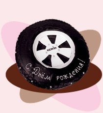 Фотография торта в виде машинного колеса с диском.