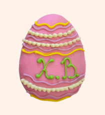 Имбирный пряники в форме пасхального яйца с надписью «Х.В.»
